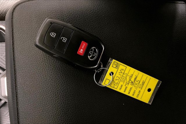 Certified 2025 Toyota 4Runner SR5 AWD/4WD image 12