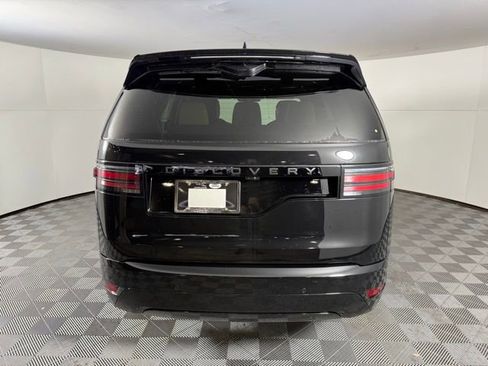 Certified 2025 Land Rover Discovery Dynamic SE image 6