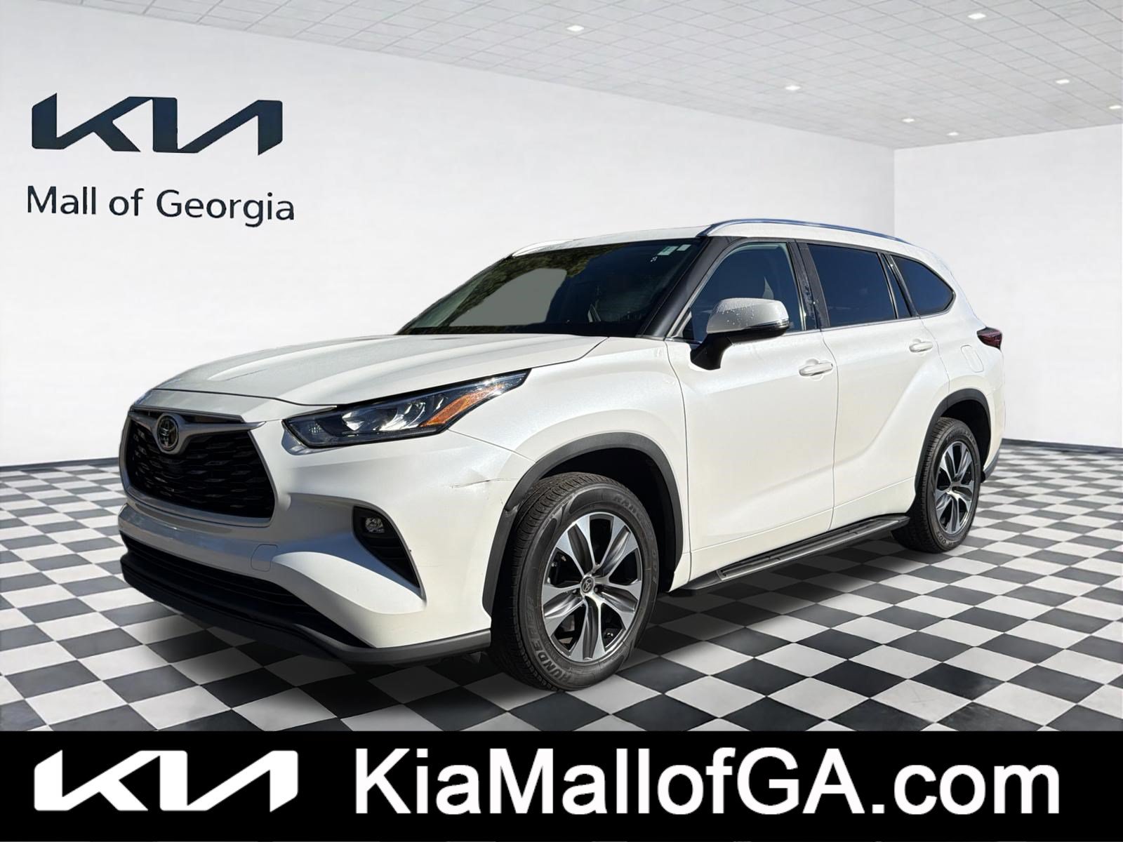 Used 2020 Toyota Highlander XLE FWD image 1