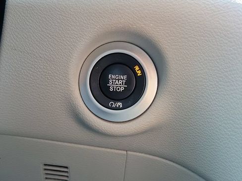 Used 2023 Chrysler Pacifica Touring-L FWD image 33