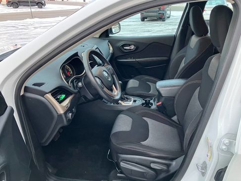 Used 2015 Jeep Cherokee Sport image 10