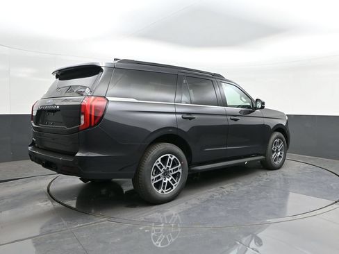New 2026 Ford Expedition Active RWD image 11