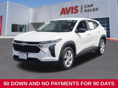 Used 2025 Chevrolet Trax LS FWD image 1