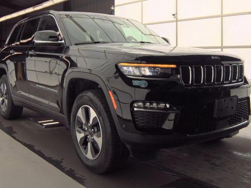 Used 2024 Jeep Grand Cherokee Limited 4xe w/ Luxury Tech Group II image 2