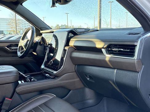 Used 2025 GMC Yukon Denali Ultimate image 19