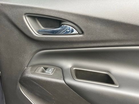 Used 2018 Chevrolet Equinox LT image 18