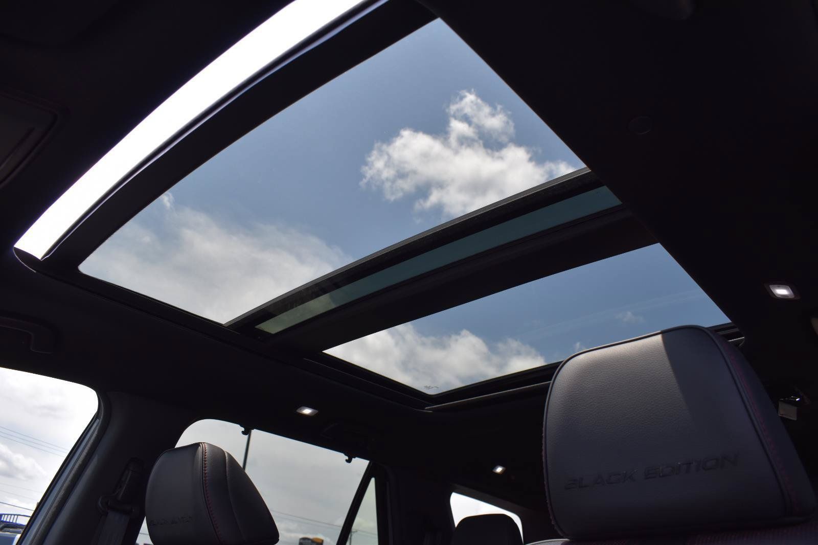 Used 2025 Honda Pilot Black Edition image 11