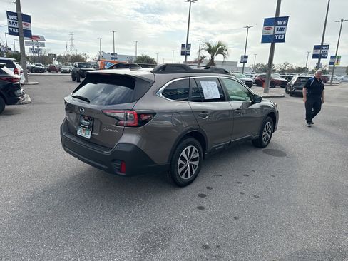 Used 2022 Subaru Outback Premium image 6