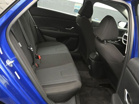 Used 2024 Hyundai Elantra SE FWD image 12