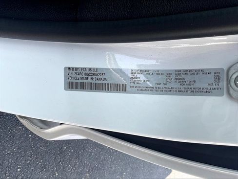 Used 2025 Chrysler Pacifica Select FWD image 19