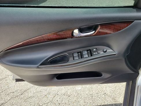 Used 2011 INFINITI EX35 Journey RWD image 17