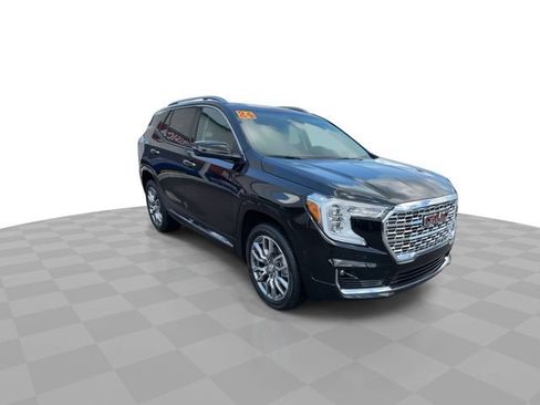 Used 2024 GMC Terrain Denali w/ Denali Premium Package AWD/4WD image 2