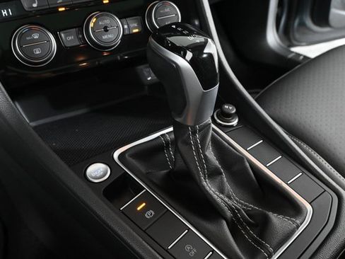 Certified 2023 Volkswagen Jetta SE w/ Panoramic Sunroof Package image 25