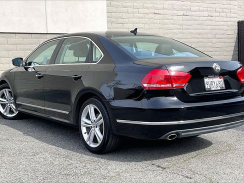 Used 2015 Volkswagen Passat TDI SEL Premium image 10