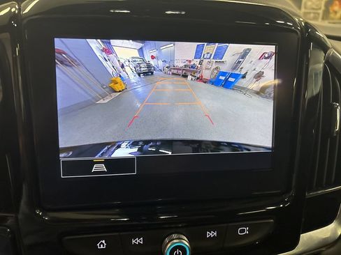 Used 2023 Chevrolet Traverse LT FWD image 26