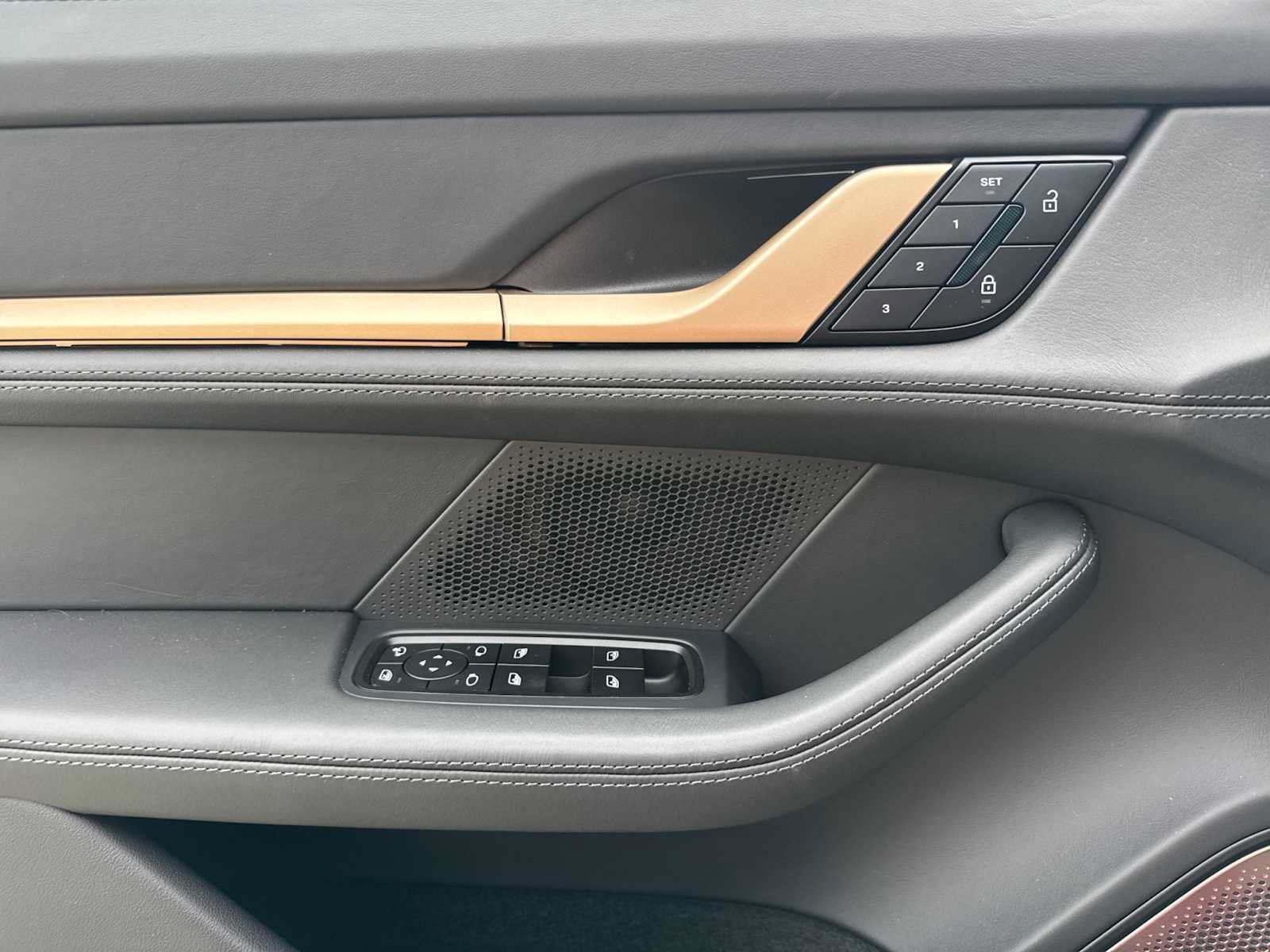 New 2025 Porsche Taycan 4 Cross Turismo AWD/4WD image 12