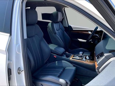 Used 2023 Audi Q5 2.0T Premium Plus w/ Premium Plus Package AWD/4WD image 7