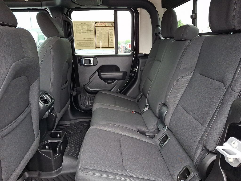 Used 2022 Jeep Gladiator Sport AWD/4WD image 12