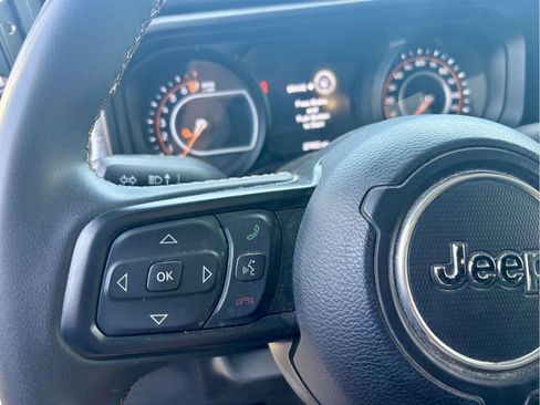 Used 2024 Jeep Gladiator Sport AWD/4WD image 17