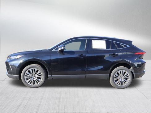 Used 2022 Toyota Venza XLE image 4
