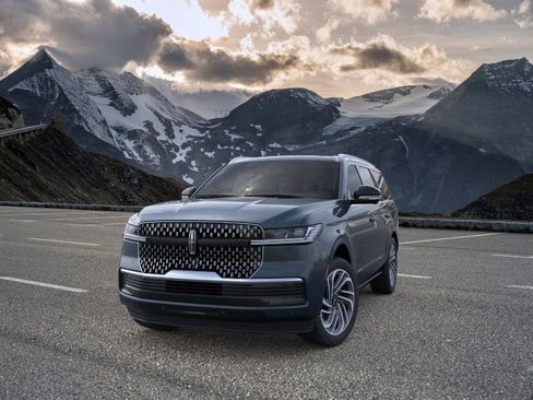 New 2026 Lincoln Navigator Reserve image 2
