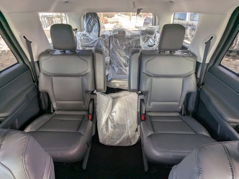 New 2026 Ford Expedition Active image 15