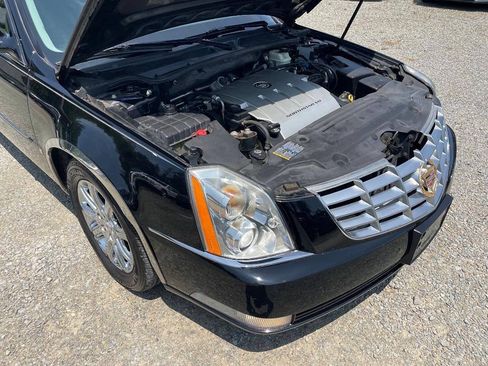 Used 2008 Cadillac DTS FWD image 23
