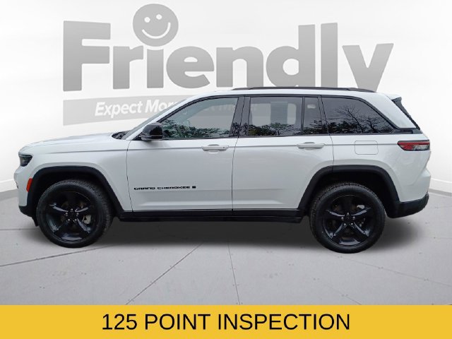 Used 2023 Jeep Grand Cherokee Limited w/ Black Appearance Package AWD/4WD image 8