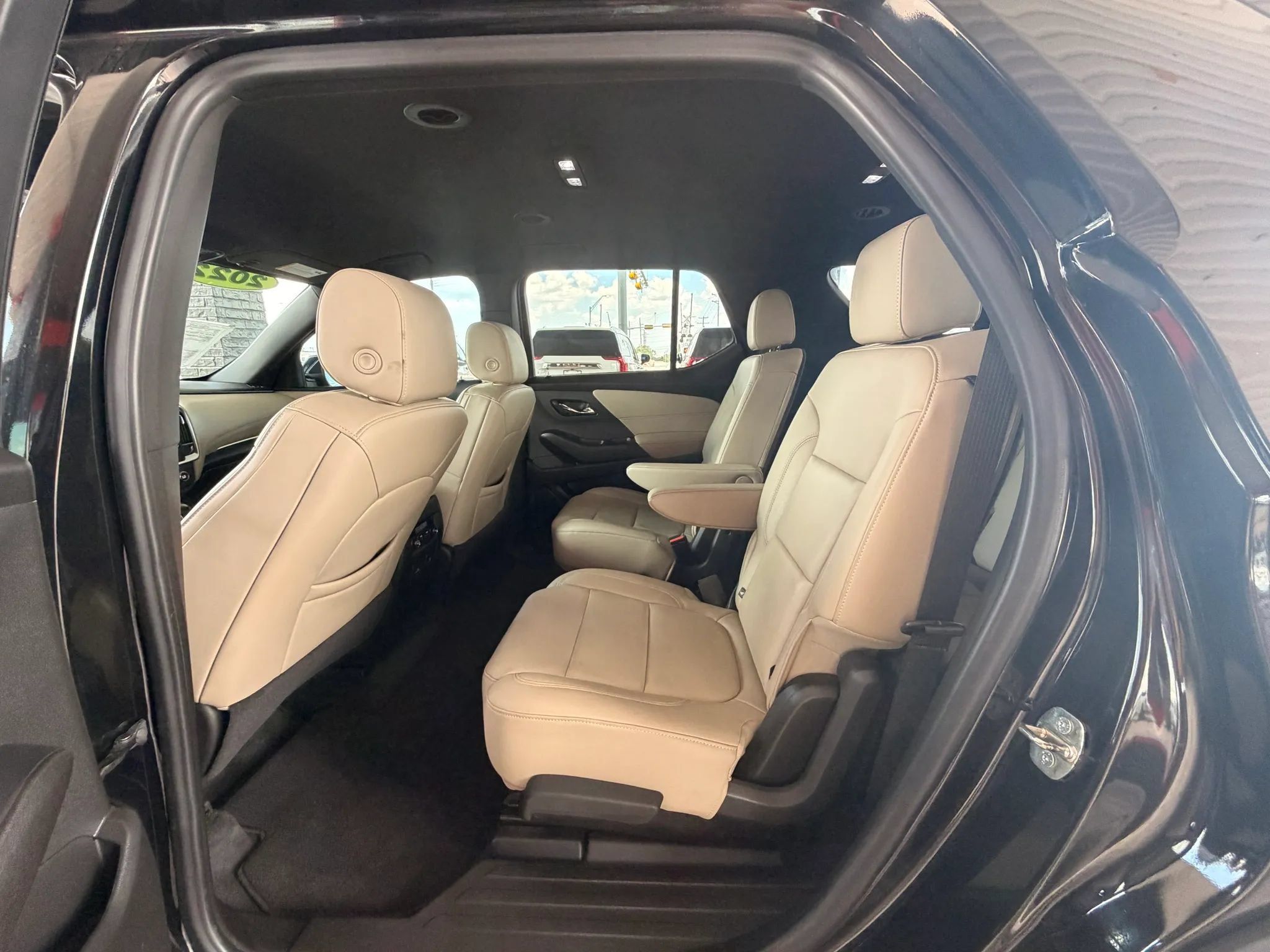 Used 2022 Chevrolet Traverse LT w/ LT Premium Package FWD image 19