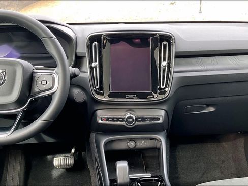 Used 2023 Volvo C40 P8 Recharge Plus w/ Climate Package image 9