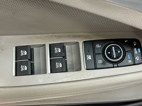 Used 2015 Hyundai Genesis 3.8 image 24