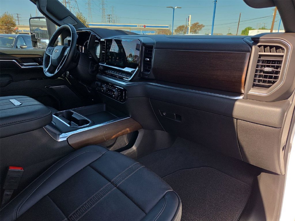 Certified 2024 Chevrolet Silverado 2500 High Country w/ High Country Premium Package AWD/4WD image 22