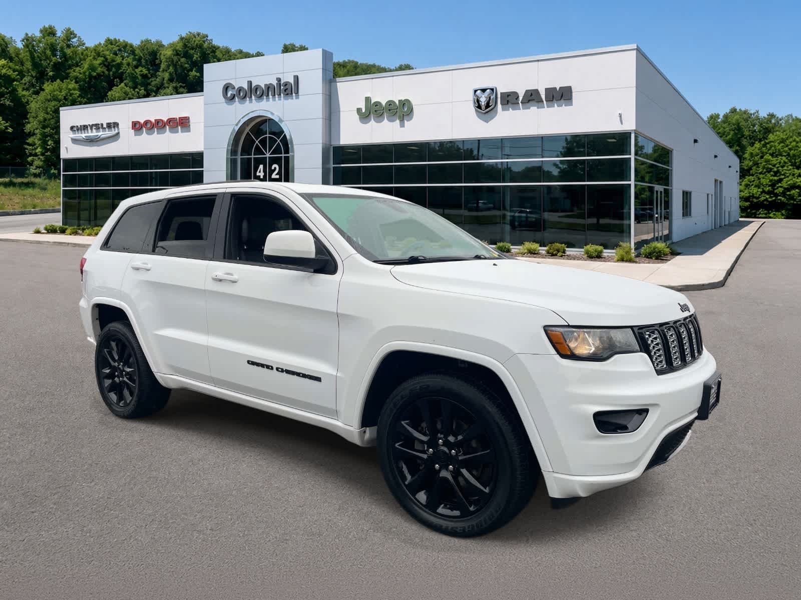 Used 2018 Jeep Grand Cherokee Altitude AWD/4WD image 10