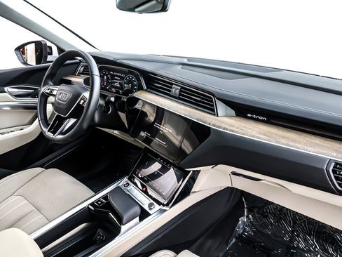 Used 2022 Audi e-tron Prestige image 17