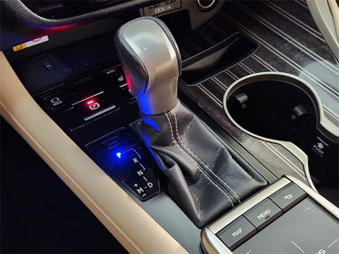 Used 2022 Lexus RX 350L Luxury image 20