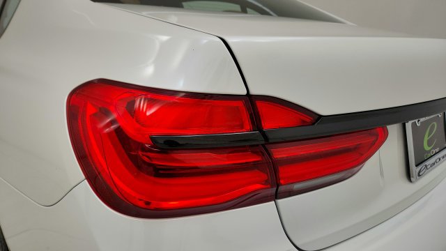 Used 2019 BMW 740i w/ M Sport Package RWD image 25