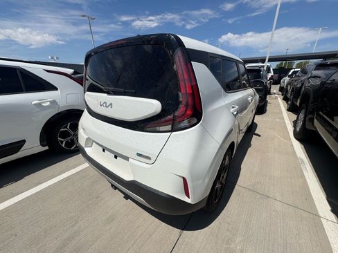 Used 2023 Kia Soul EX FWD image 4