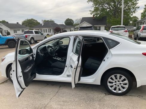 Used 2016 Nissan Sentra SV image 9