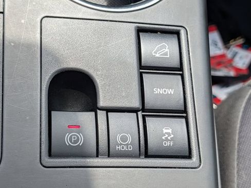 Used 2024 Toyota Highlander LE AWD/4WD image 15