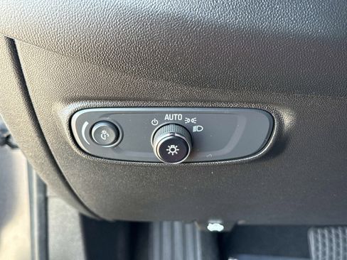 Used 2022 Chevrolet Equinox LT w/ Driver Convenience Package FWD image 32