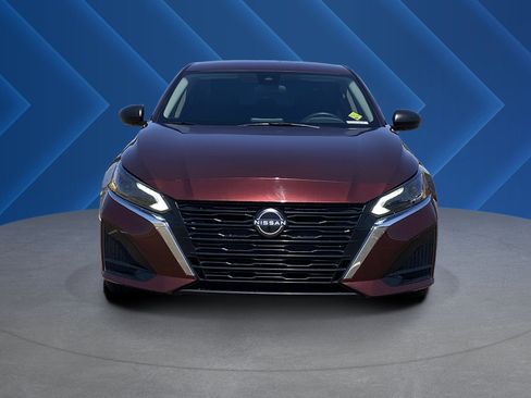 Used 2024 Nissan Altima 2.5 SV FWD image 8