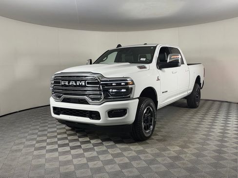 Used 2026 RAM 2500 Laramie AWD/4WD image 3
