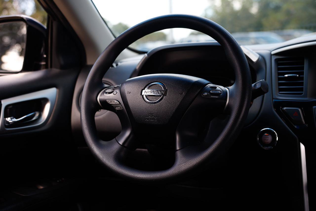 Used 2014 Nissan Pathfinder S FWD image 29
