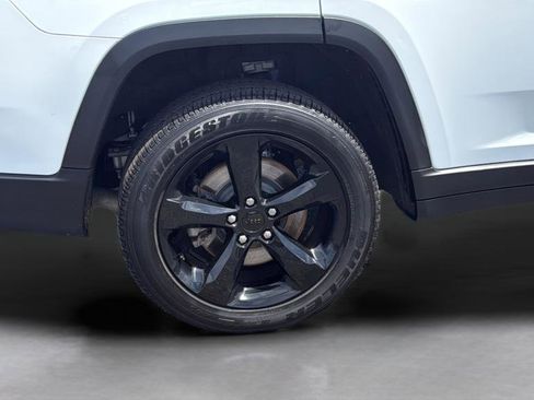 Used 2024 Jeep Grand Cherokee L Laredo AWD/4WD image 25