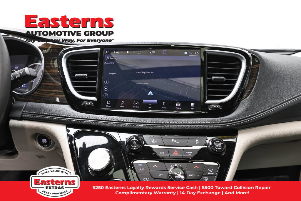 Used 2023 Chrysler Pacifica Limited FWD image 13