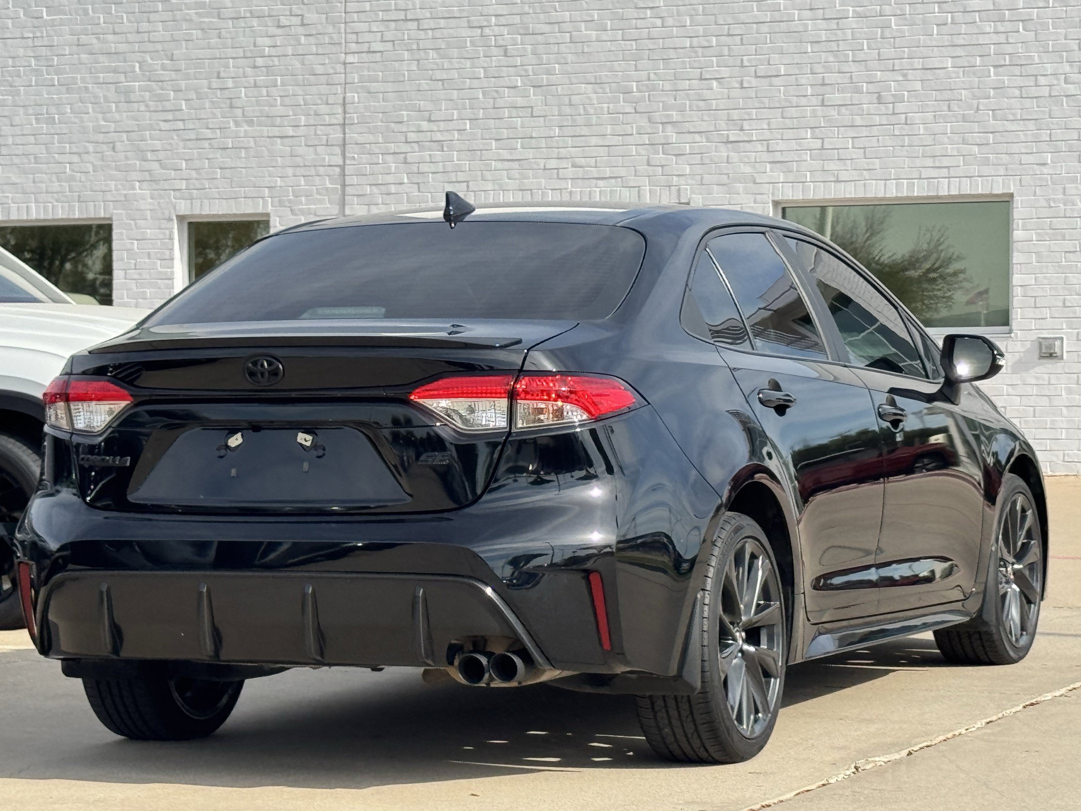 Used 2023 Toyota Corolla SE FWD image 4