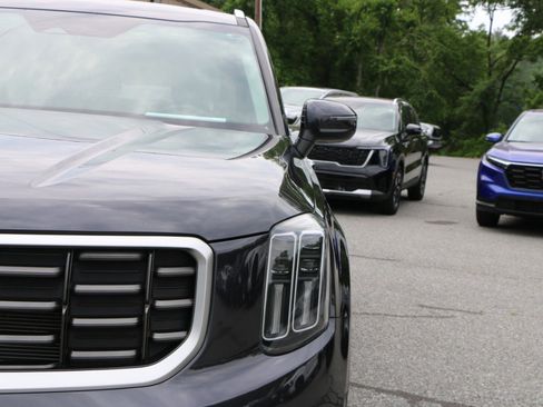 Used 2025 Kia Telluride S AWD/4WD image 13