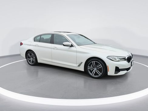 Used 2023 BMW 530i xDrive w/ Convenience Package AWD/4WD image 2