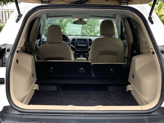 Used 2020 Jeep Cherokee Latitude FWD image 39