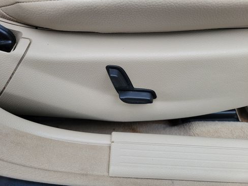 Used 2013 Mercedes-Benz C 250 Sedan image 9